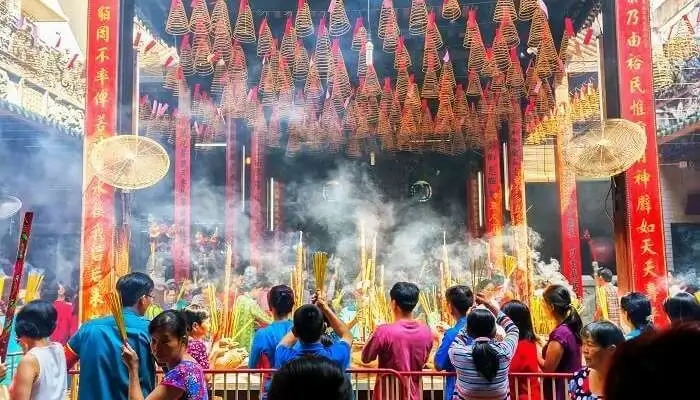 Văn khấn mùng 1 và ngày Rằm hàng tháng